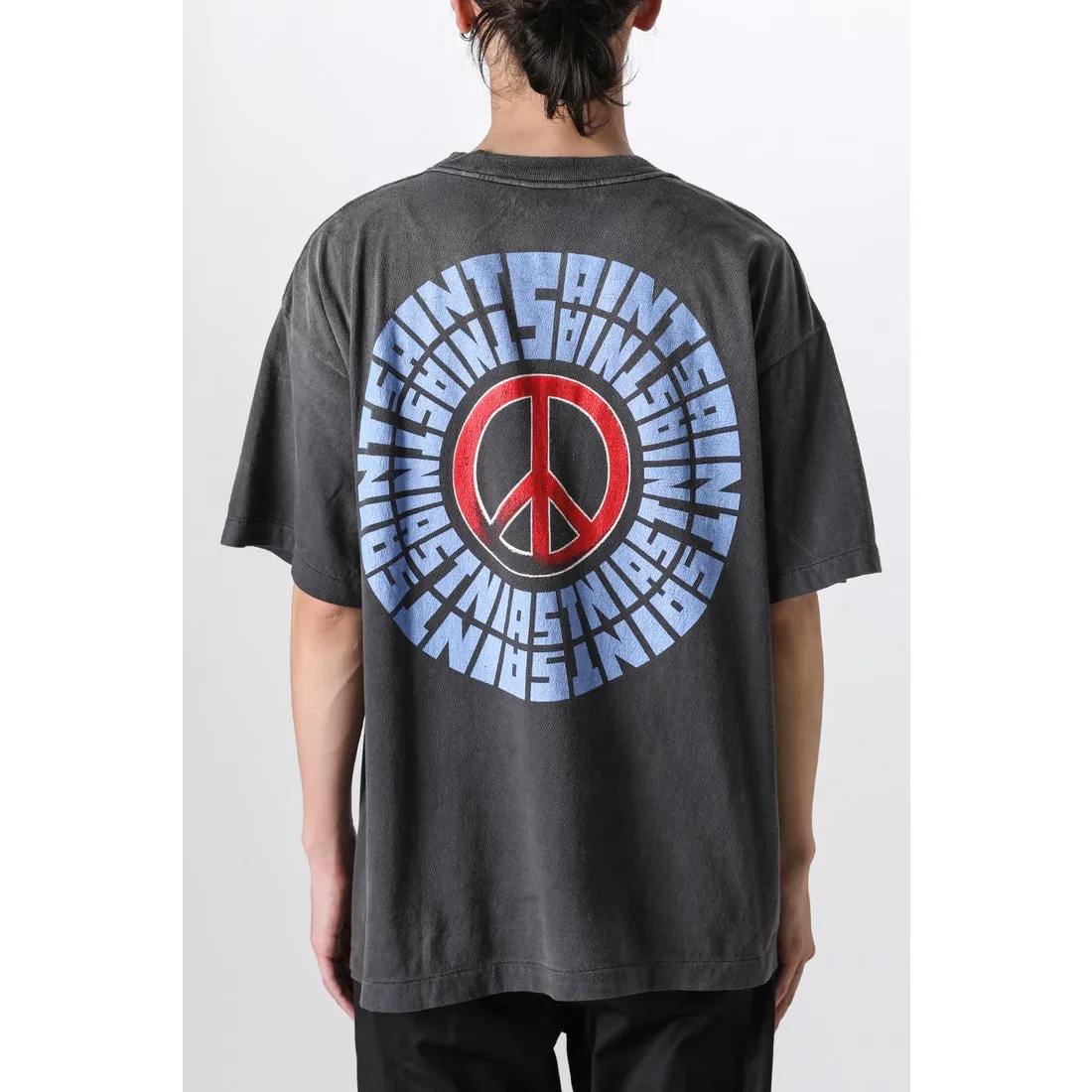 SAINT Mxxxxxx IDEOLOGICAL SS TEE/BLK Peace and anti-war crack pattern tee, washed black S-XL, look for the cylindrical fabric without side seams, the open width is almost meaningless Asut ready-made garments dyed, the whole piece is sprayed with horse-hair spray, and then sprayed again to fade, the collar and cuffs are frayed, many places are broken, oversized printing position, genuine level restoration, complete accessories, with little angel anti-counterfeiting label